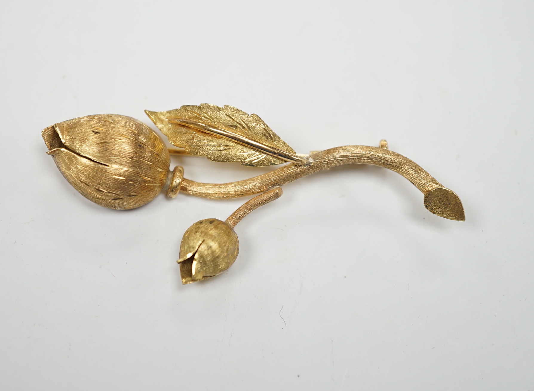 A textured yellow metal flower bud brooch, 60mm, 10.5 grams.